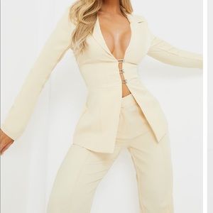 Cream fitted lease up back blazer and pants